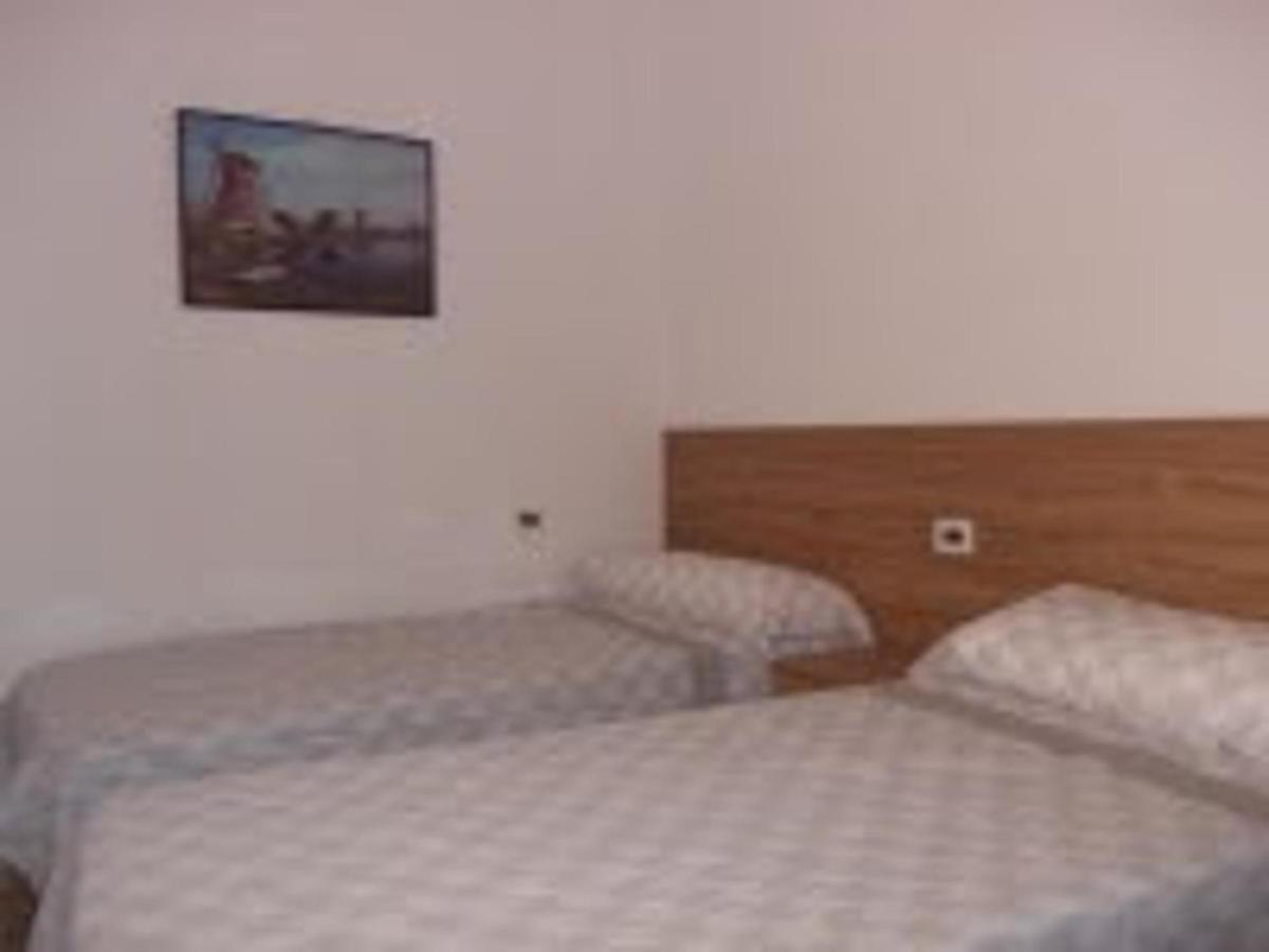 Piles - Apartment - Sleeps 7 - Parking - Seafront Eksteriør bilde